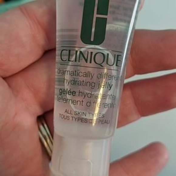 Clinique Dramatically Different Hydrating … - Picture 5 of 5